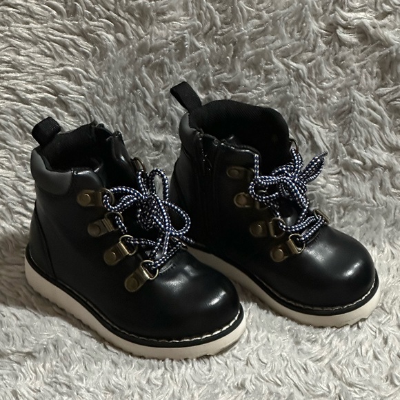Baby GAP Black Boots, Size 6 - Picture 11 of 12